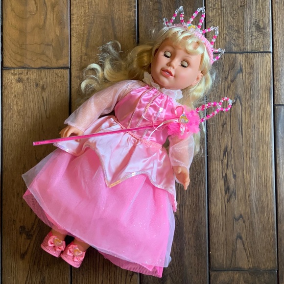 My Disney Girl Doll, Outfit & Accessories - Picture 2 of 11